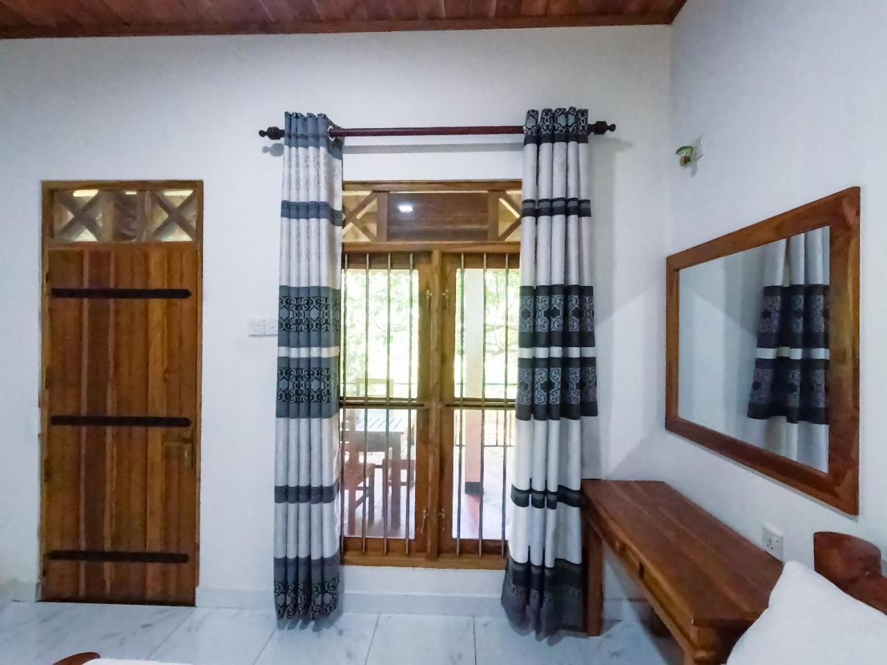 Wild Heaven Udawalawe Hotel Buitenkant foto